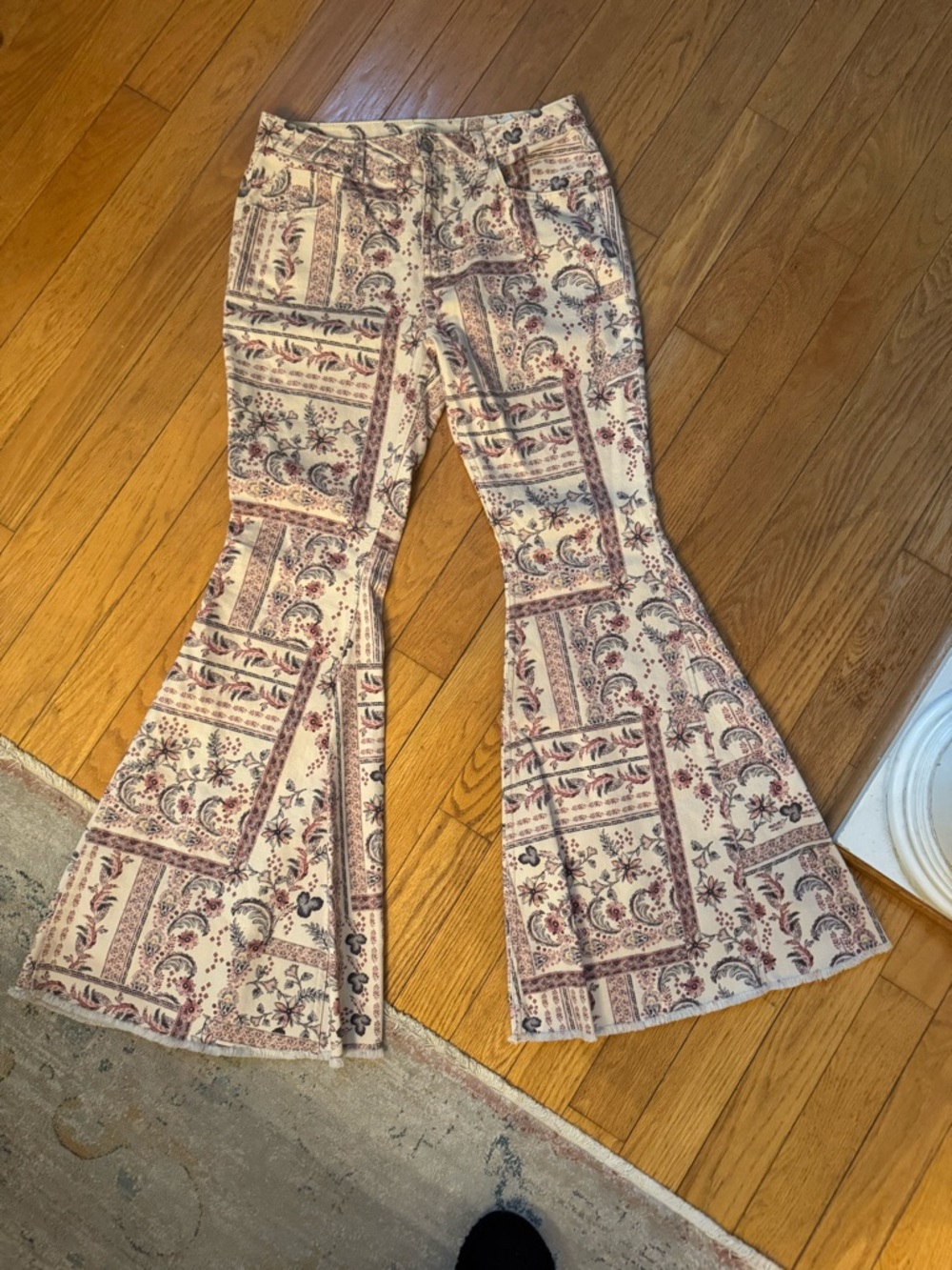 Shyanne Womens Paisley Americana Flare Leg Jean Sz 33 Boho Western Country Rodeo